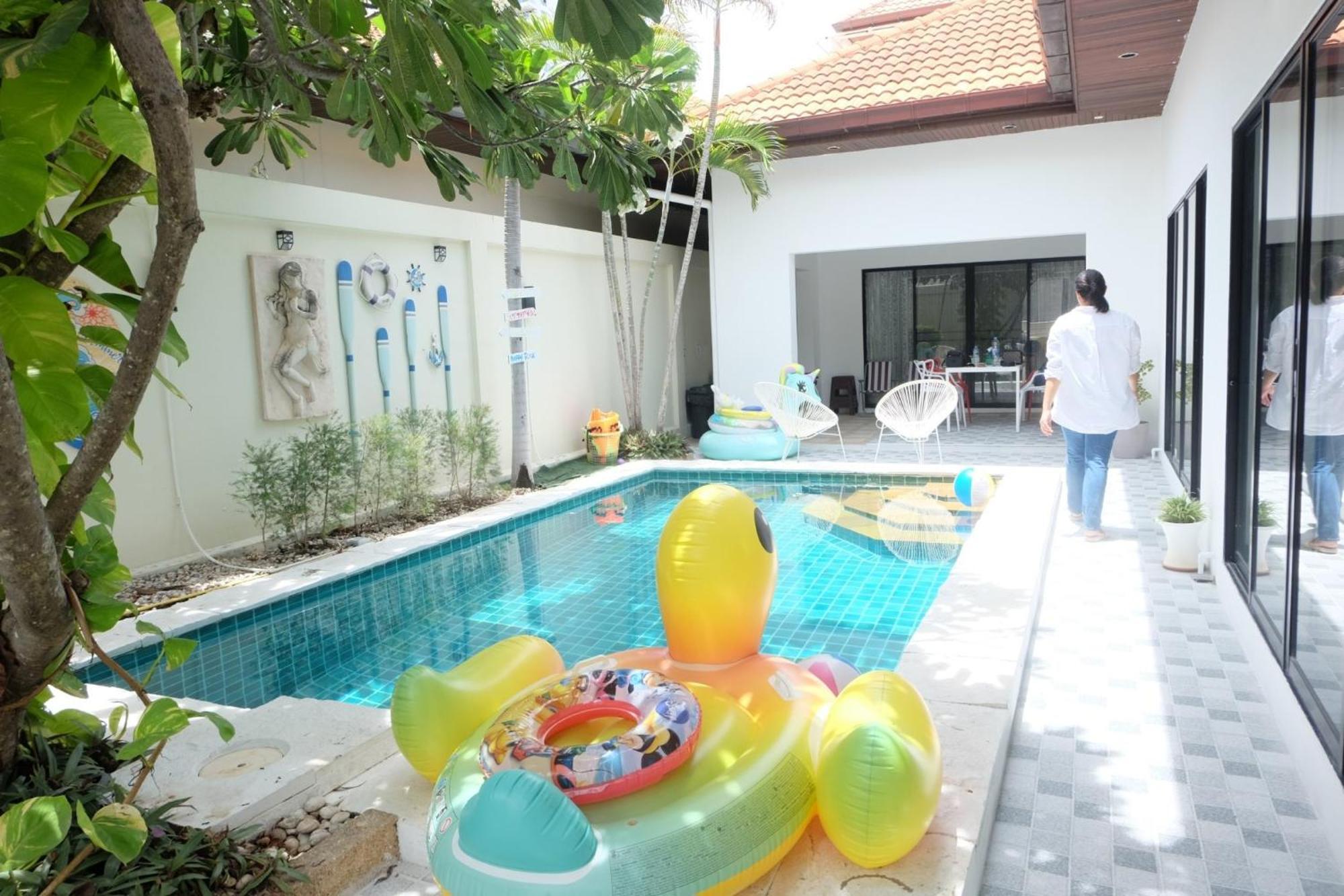 The Pool House No.8 *